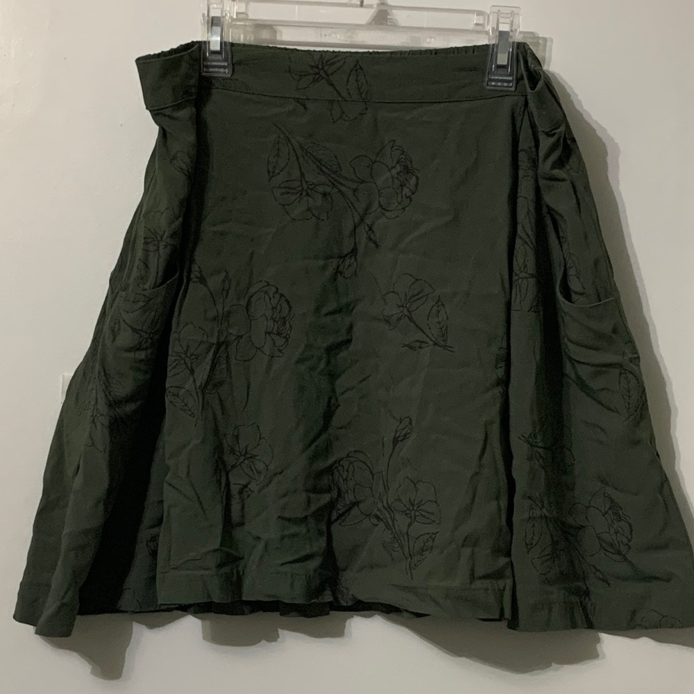 Old Navy floral design skirt